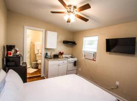 Remodeled Studio Near Downtown，位于圣安东尼奥的度假短租房