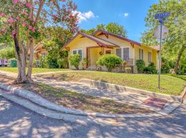 Mahncke Park Bungalow，位于圣安东尼奥的度假屋