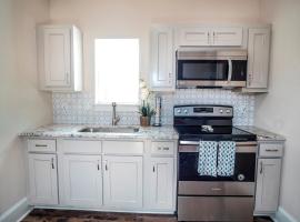 Beautiful Guest House on New Built Home Near Downtown，位于圣安东尼奥的度假短租房