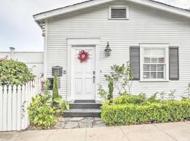 San Diego Home with Yard - 2 Blocks to the Bay!，位于圣地亚哥的度假屋