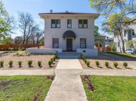 Newly Renovated Historic San Antonio Stunner home，位于圣安东尼奥的度假屋