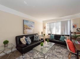 Luxury 1BR w/ Pool & Gym- 15 mins to Mission Beach，位于圣地亚哥的度假短租房