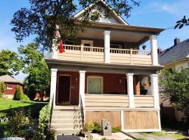 Acacia Bed and Breakfast，位于尼亚加拉瀑布尼亚加拉瀑布州立公园附近的酒店