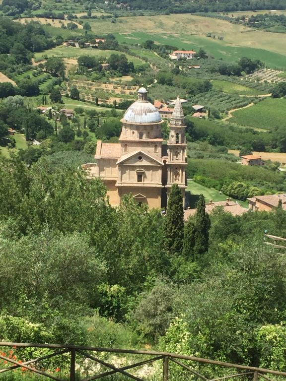 agriturismo il cantastorie(伊尔坎塔斯托里农家乐)