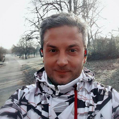 András
