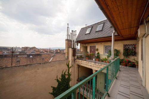 lovely duplex downtown flat