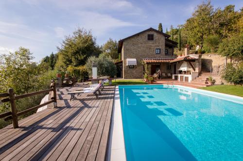 A paradise on the hill: Villa La Foce - wonderful pool with stunning view on the Valley