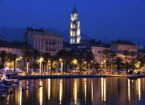 SPLIT by night