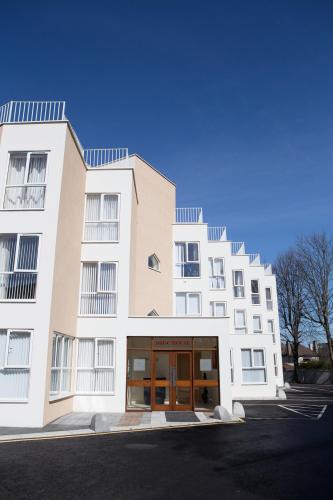 Broc House Suites